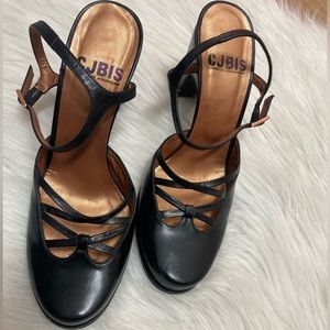 Charles Jourdan, Size 6, Black.